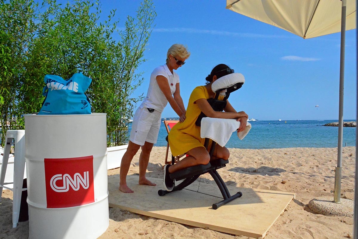 Massage sur chaise ergonomique en entreprise Cannes